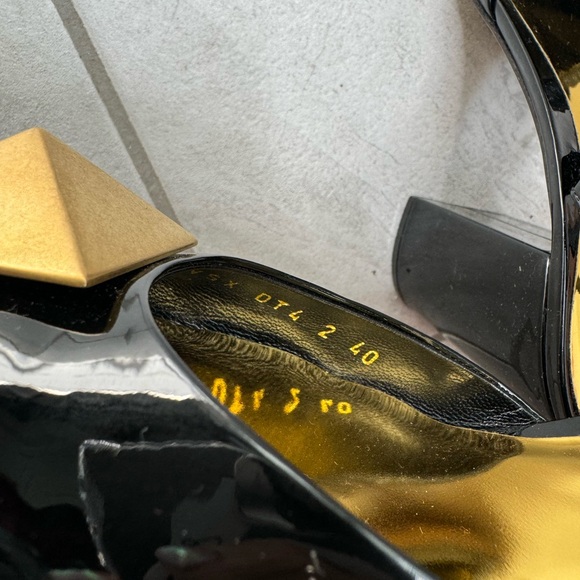 NWOT Valentino Garavani Women's One Stud 90mm Patent-Leather Pumps - Picture 13 of 14